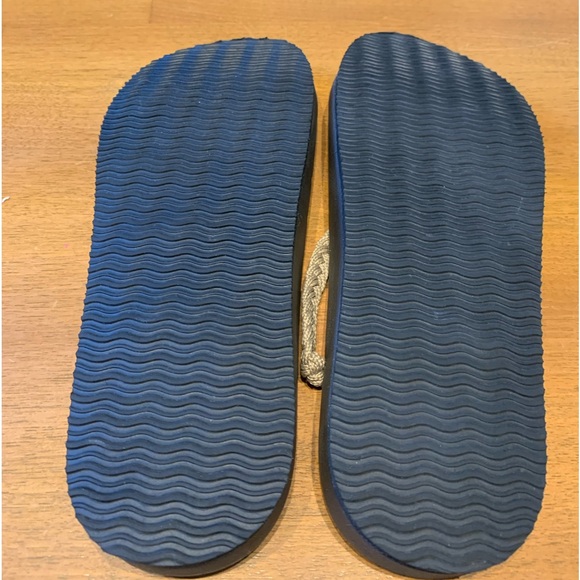 Plaka Sandals - Picture 5 of 7